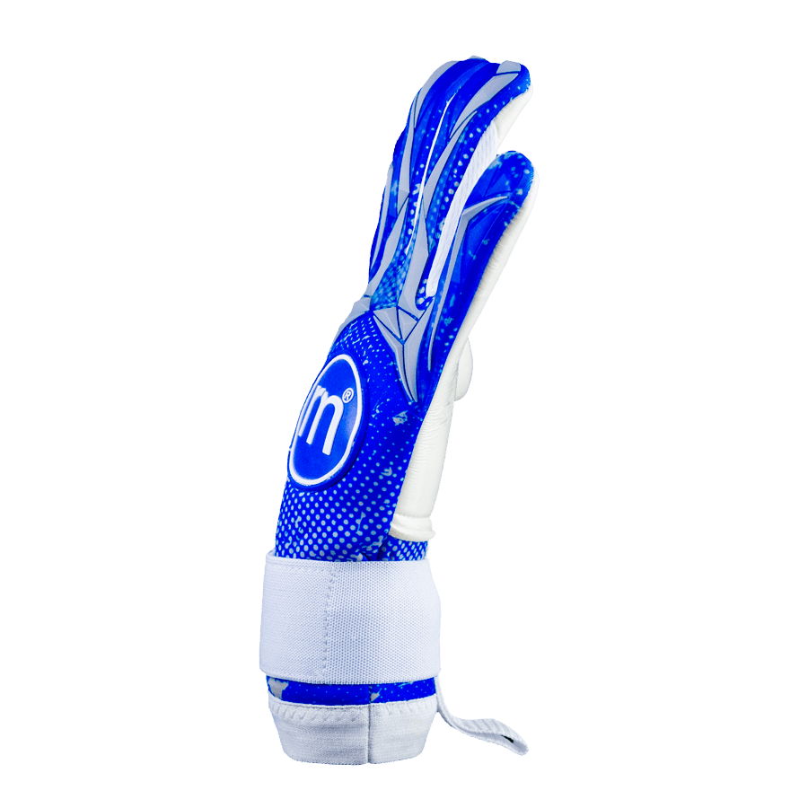 Guante profesional para porteros de futbol Inspirado en lo que te impulsa, INAD es un modelo que nace con un significado especial y un diseño que destaca por su color azul, símbolo de calma, confianza y carácter. Un guante que mantiene la esencia de tu línea profesional, pero con una identidad propia que lo hace inconfundible.